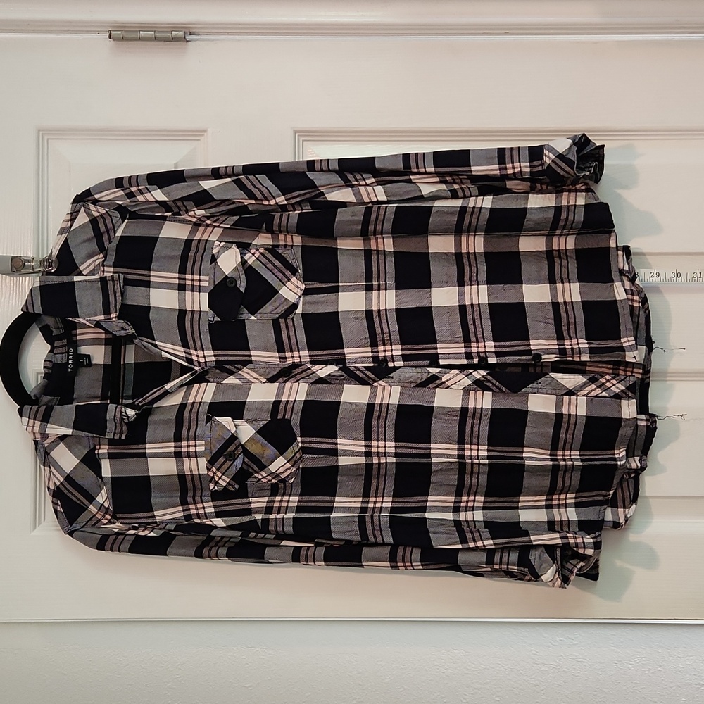 Torrid Sz 1 plaid long-sleeved lightweight button down preowned